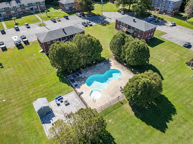 1 Manor Dr — Photo 12