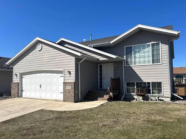 3710 Jewel Cir, Spirit Lake, IA 51360