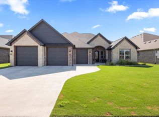 104 Spieth Ct, Granbury, TX 76048