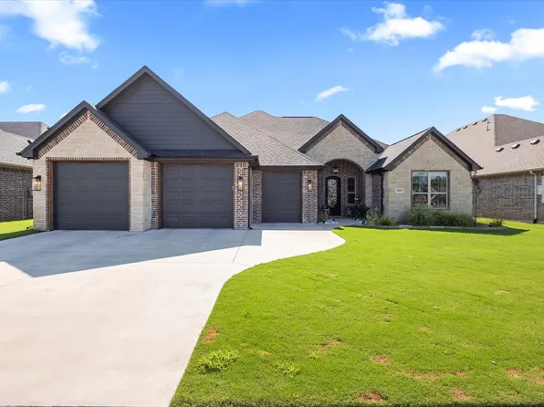 104 Spieth Ct, Granbury, TX 76048