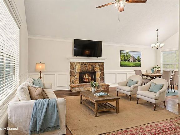 2nd image of 4083 Country Ln