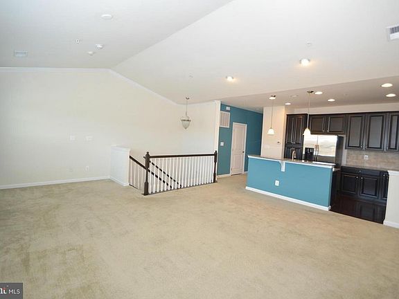 5th image of 24684 Hutchinson Farm Dr