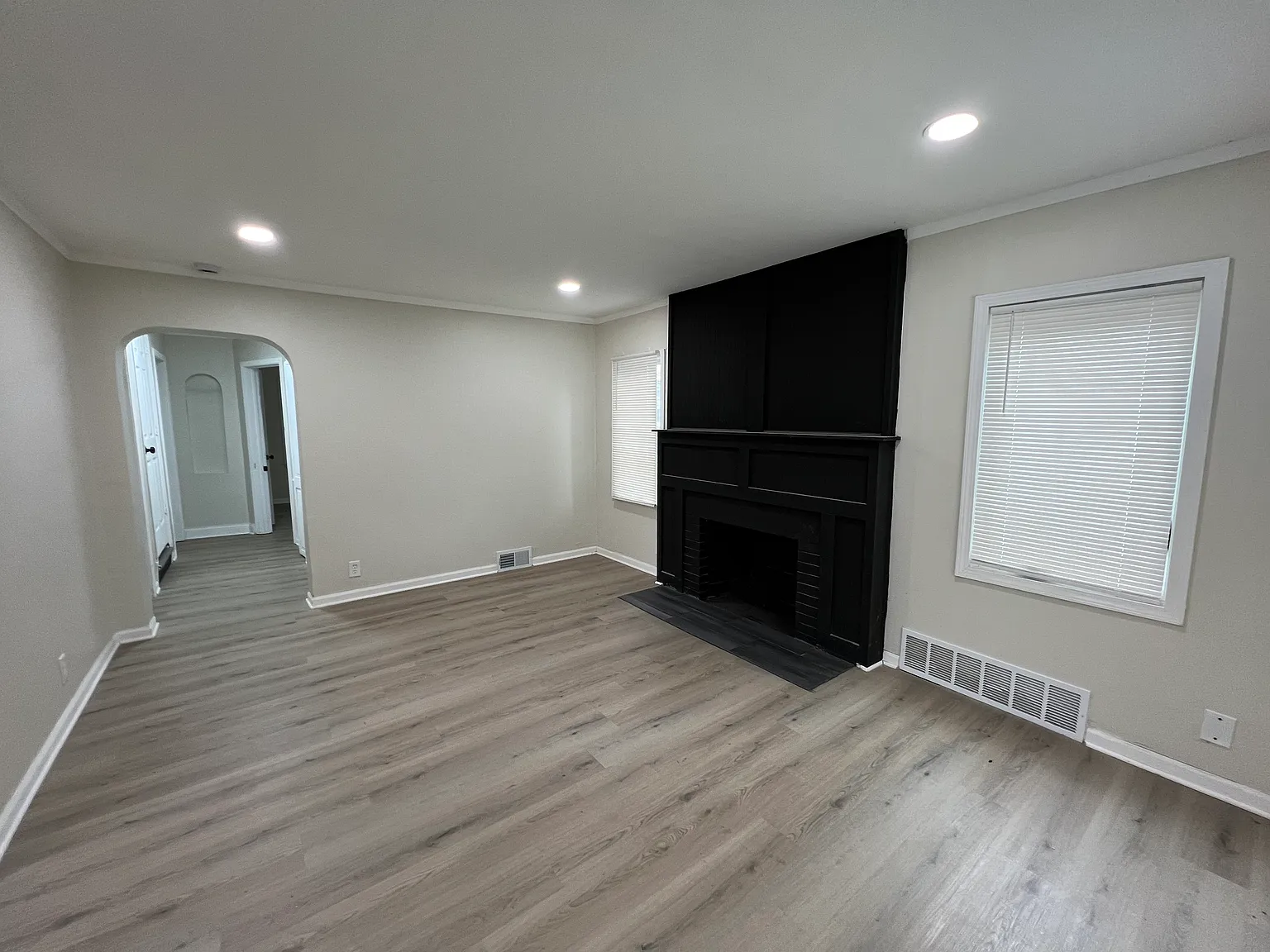 3 bed, 1200 sqft, $1,700 — Photo 2