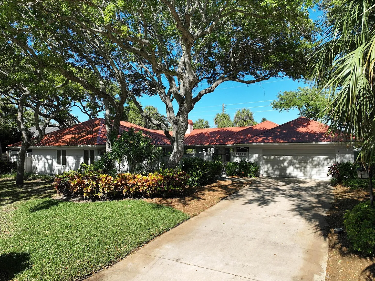 4 bed, 2.0 bath, 2829 sqft, $4,900 — Photo 1