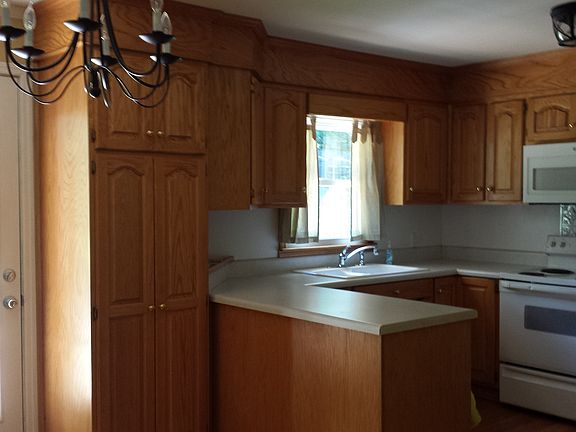 3rd image of 862 Crouch Dr