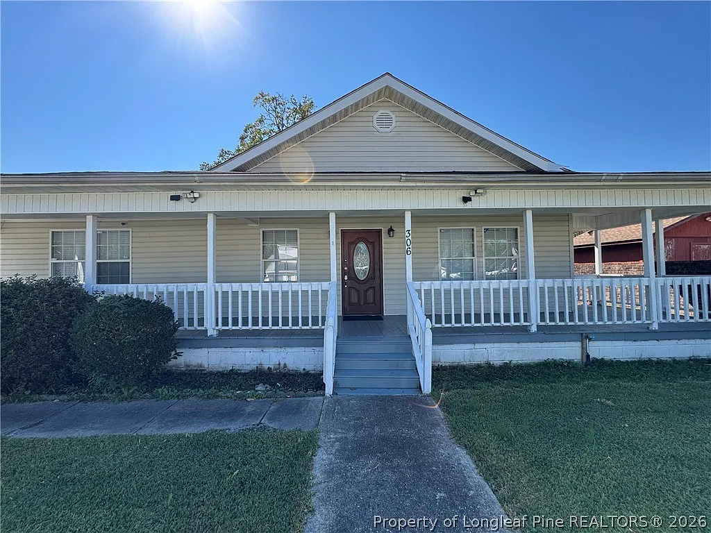 4 bed, 3.0 bath, 2062 sqft, $2,000 — Photo 1