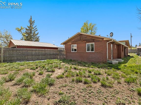 3rd image of 607 Navajo Ave