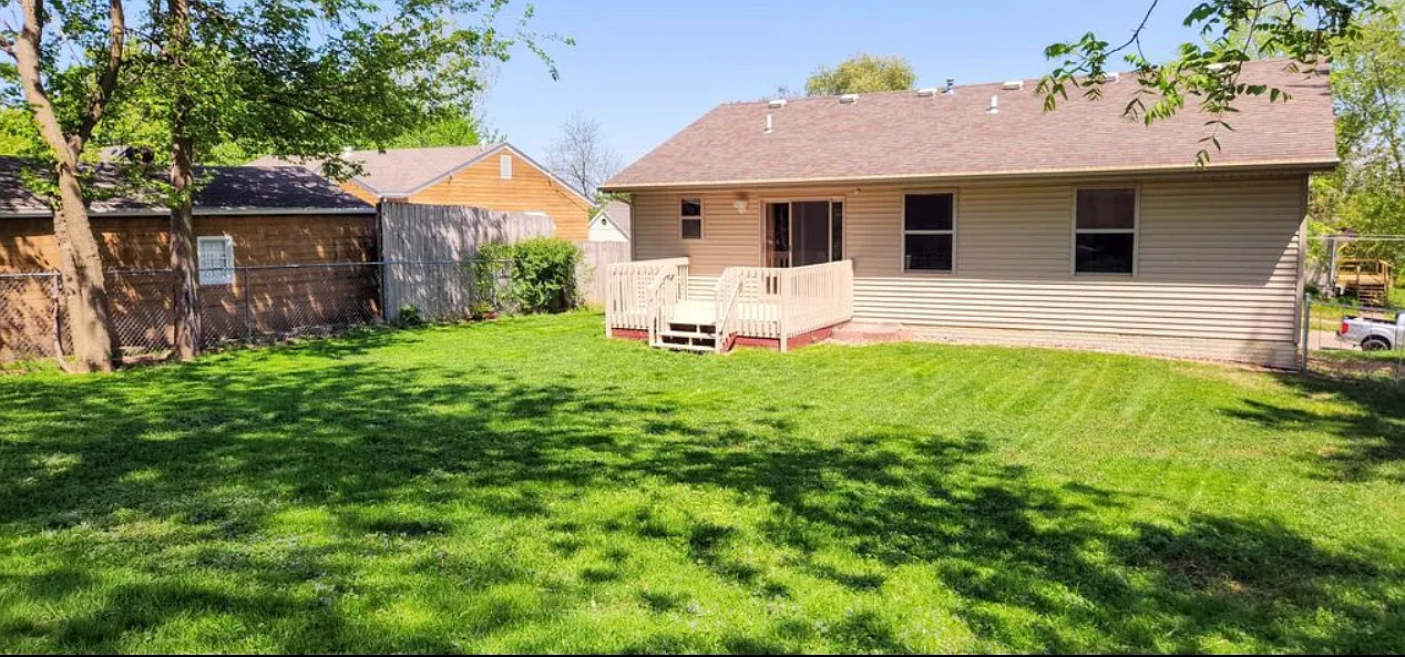 4 bed, 1890 sqft, $2,295 — Photo 2