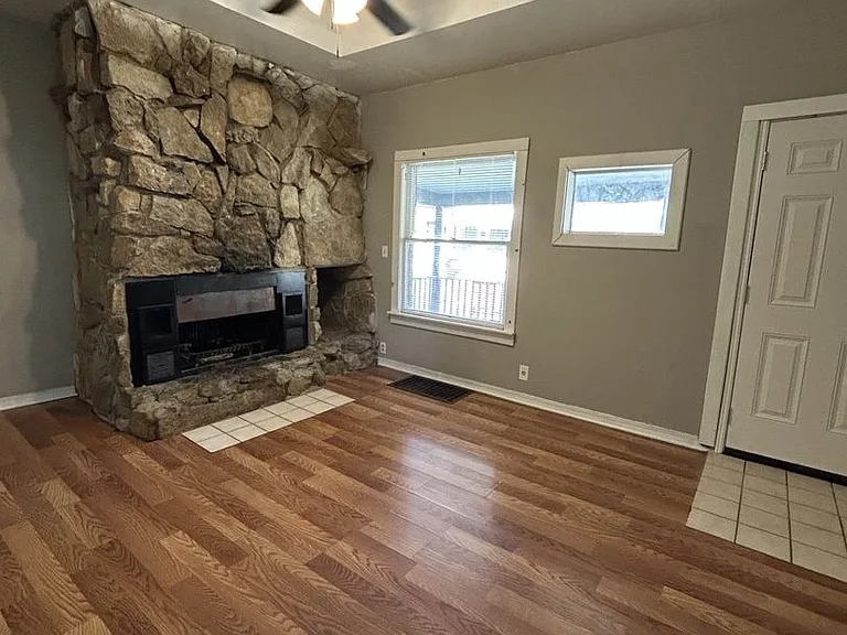 20 4th Street Cir — Photo 2