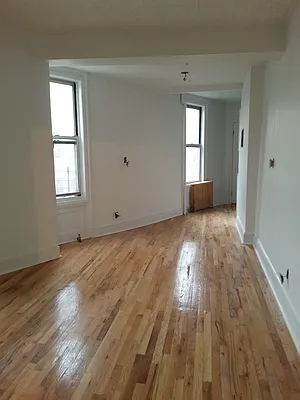 Rented by MCR Realty | media 22