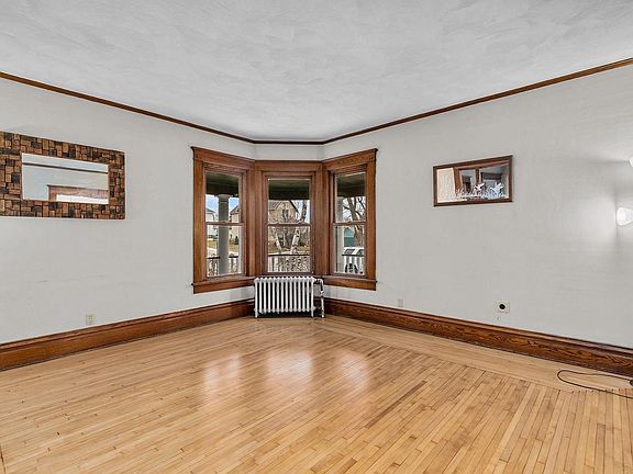 4th image of 215 North Bridge Street