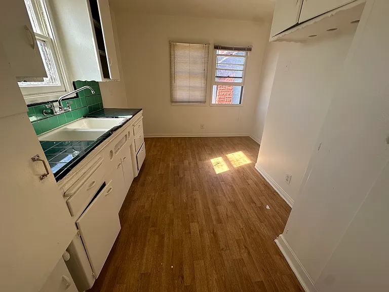 1945 W Vernon Ave #1/2 — Photo 4