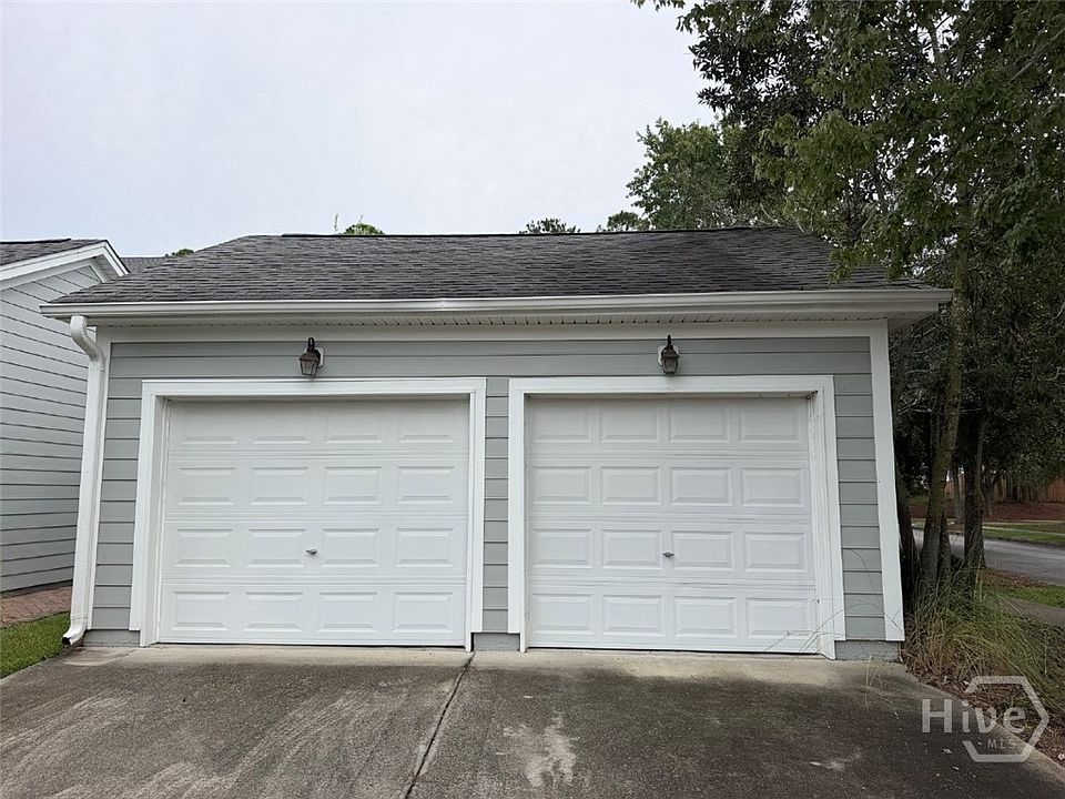 2nd image of 301 Lake View Drive