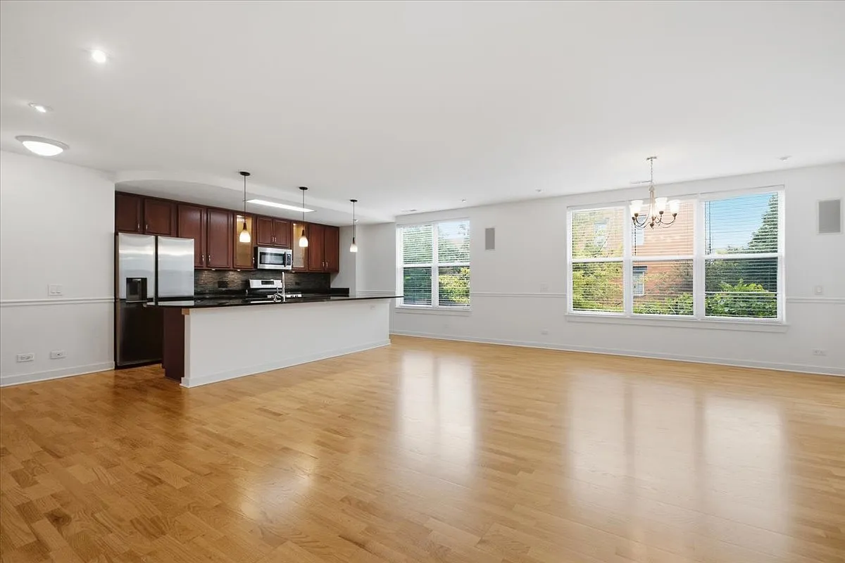 3 bed, $2,995 — Photo 1
