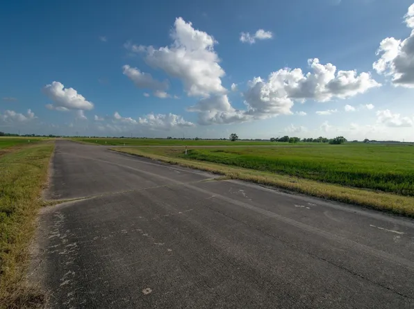 171 Brahman Trl, Angleton, TX 77515