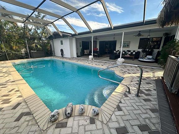3rd image of 2827 McKinley St #2827