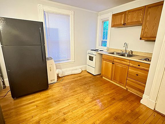 3rd image of 646 Main Rd N #2B