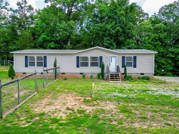 526 Silver Falls Rd, Cleveland, GA 30528