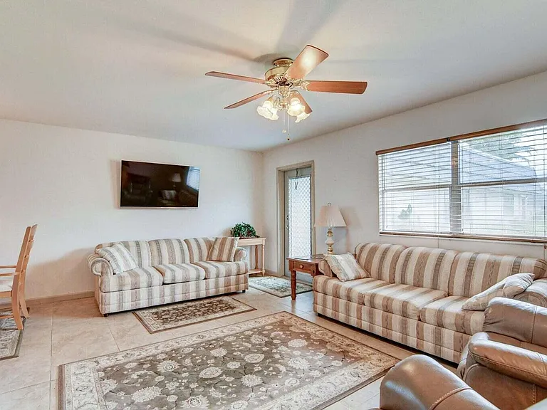 43 Waterford Cir #B — Photo 79