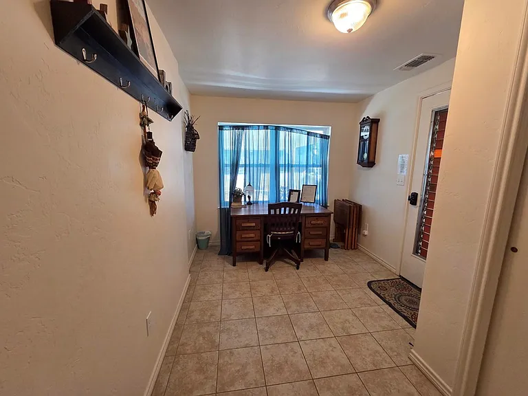 1006 E Highway St — Photo 12