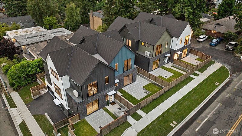3rd image of 18607 104th Avenue NE #B