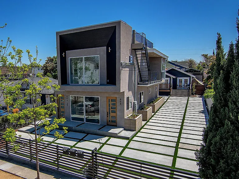 404 N La Fayette Park Pl — Photo 1
