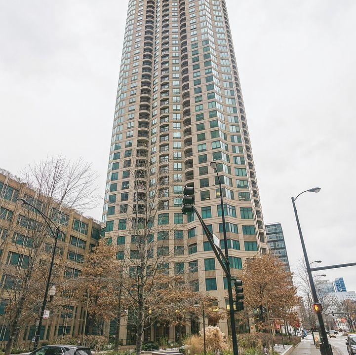 1st image of 400 N La Salle Dr APT 2206