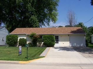 8 Sunset View Dr, Clear Lake, IA 50428