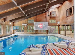 205 Falling View Ct, East Stroudsburg, PA 18302