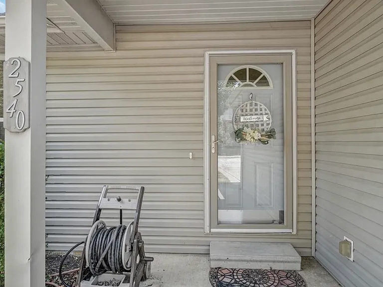 2540 W Delmar St — Photo 4