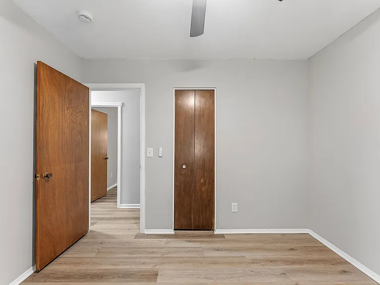 7365 Chennault Dr — Photo 31