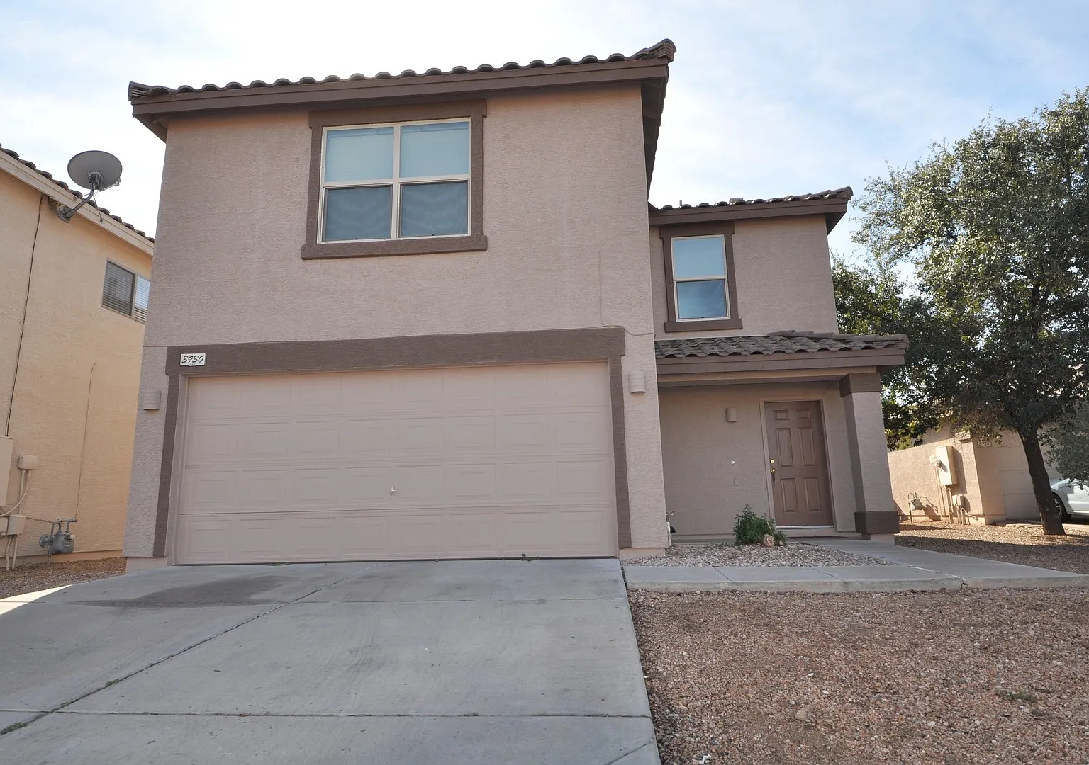 Excellent 3 bedroom/2.5 bath/2 car/1600 sqft remodeled home in Chandler. — Photo 2