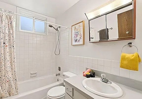 5th image of 2303 22nd Ave S #1
