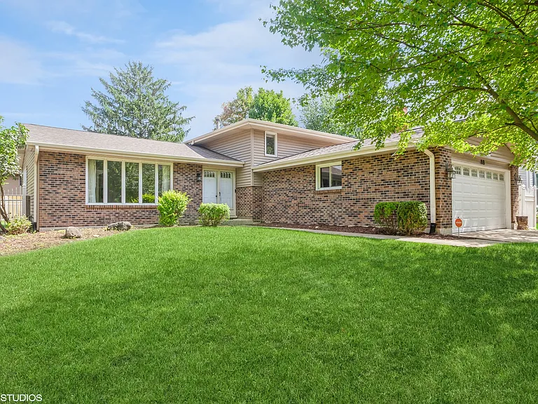 98 Quail Hollow Ct — Photo 1