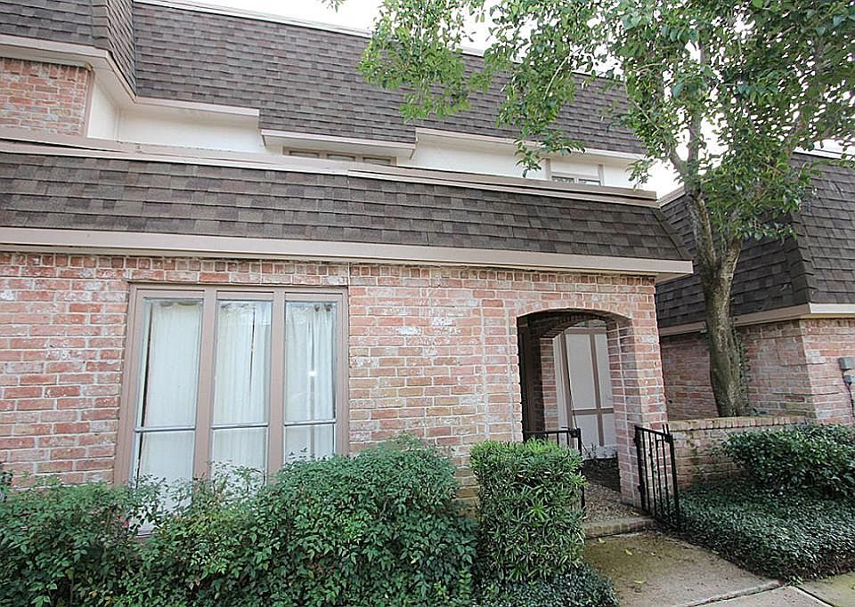 1st image of 2810 Camelot Ln