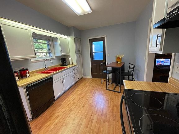3rd image of 609 Grace Ave