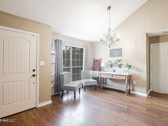 5th image of 8726 Boxwood Ln