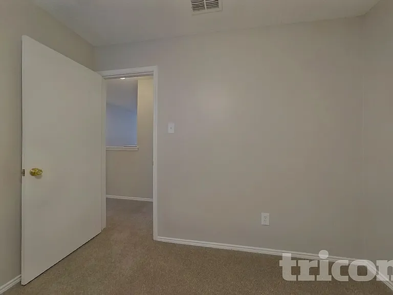 4865 Waterford Dr — Photo 15
