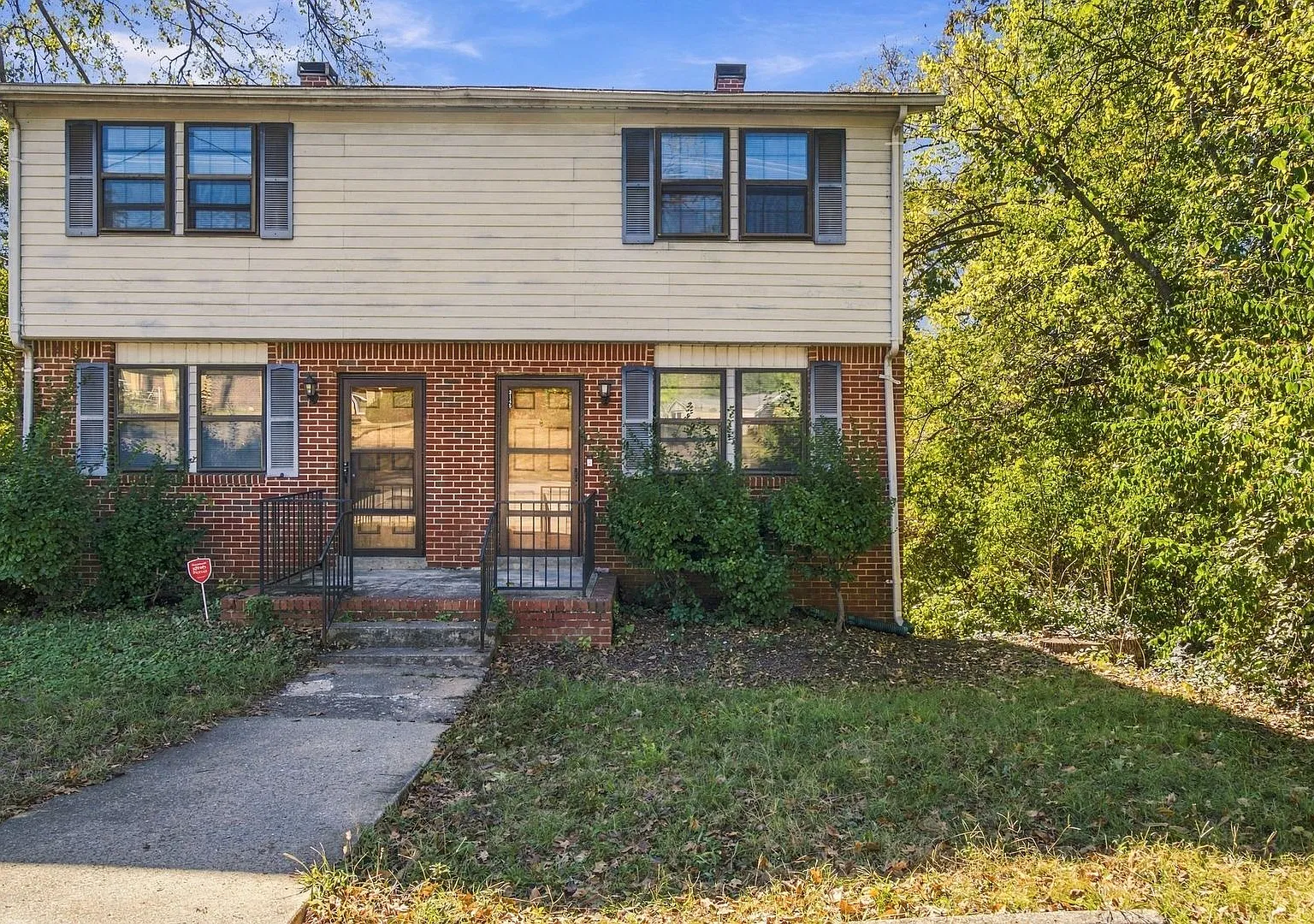 Awesome 2-bedroom, 1.5-bathroom duplex in charming Donelson! — Photo 2