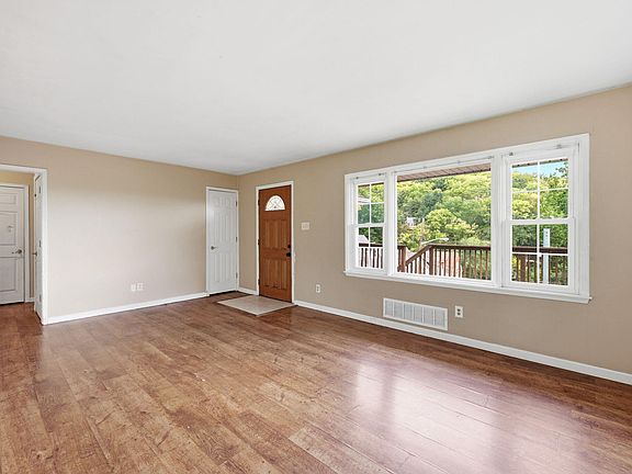 4th image of 31 Loraine Ct