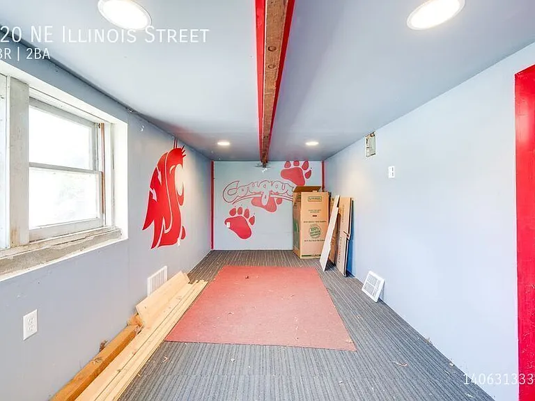 720 NE Illinois St — Photo 20