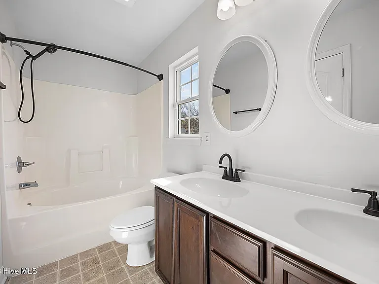 702 Buster Ct — Photo 9