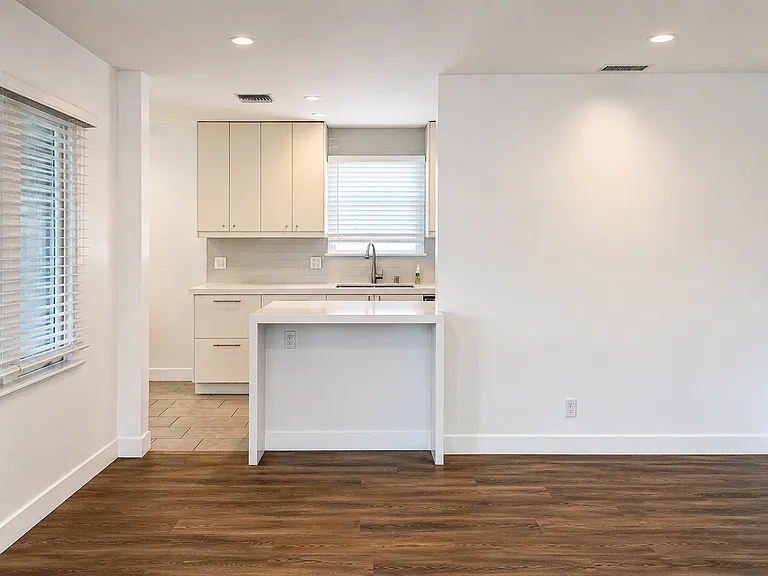 10946 Wagner St — Photo 5