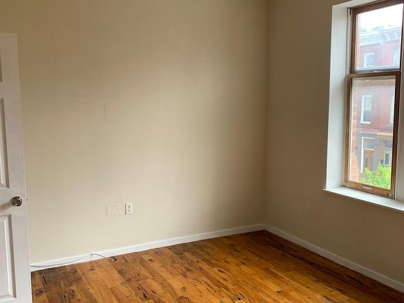 4th image of 1923 W Diamond St #B