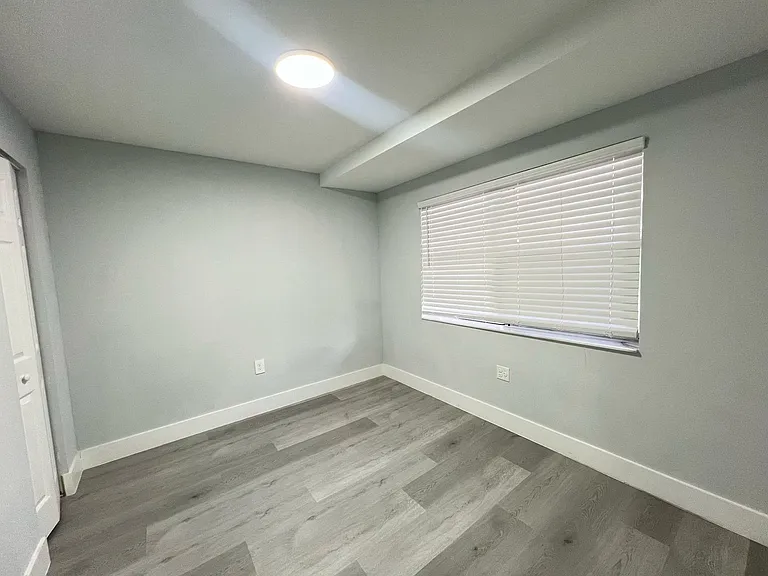 St George Apartments — Photo 74