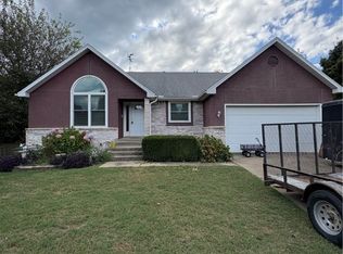 812 Cedar Ln, Prairie Grove, AR 72753