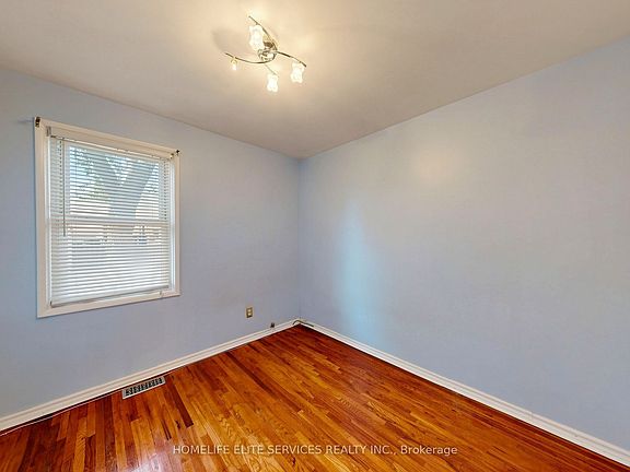 4th image of 48 Frey Cres