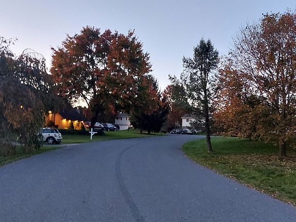 4th image of 102 E Manor Dr