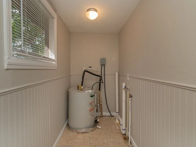1110 Murphy St — Photo 17