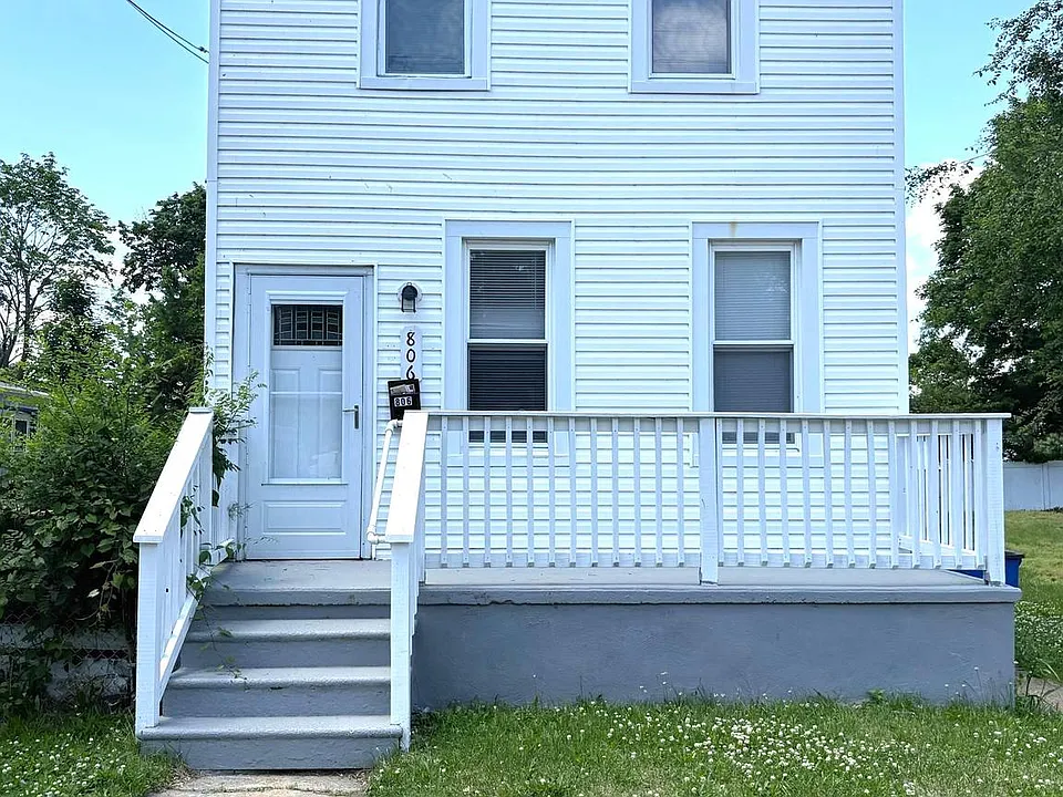 806 High St